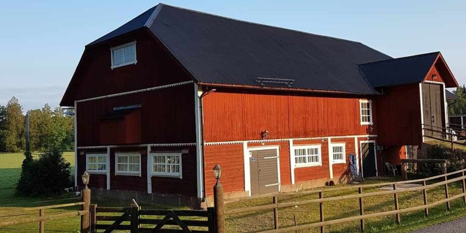 Stallplatser i Adelöv