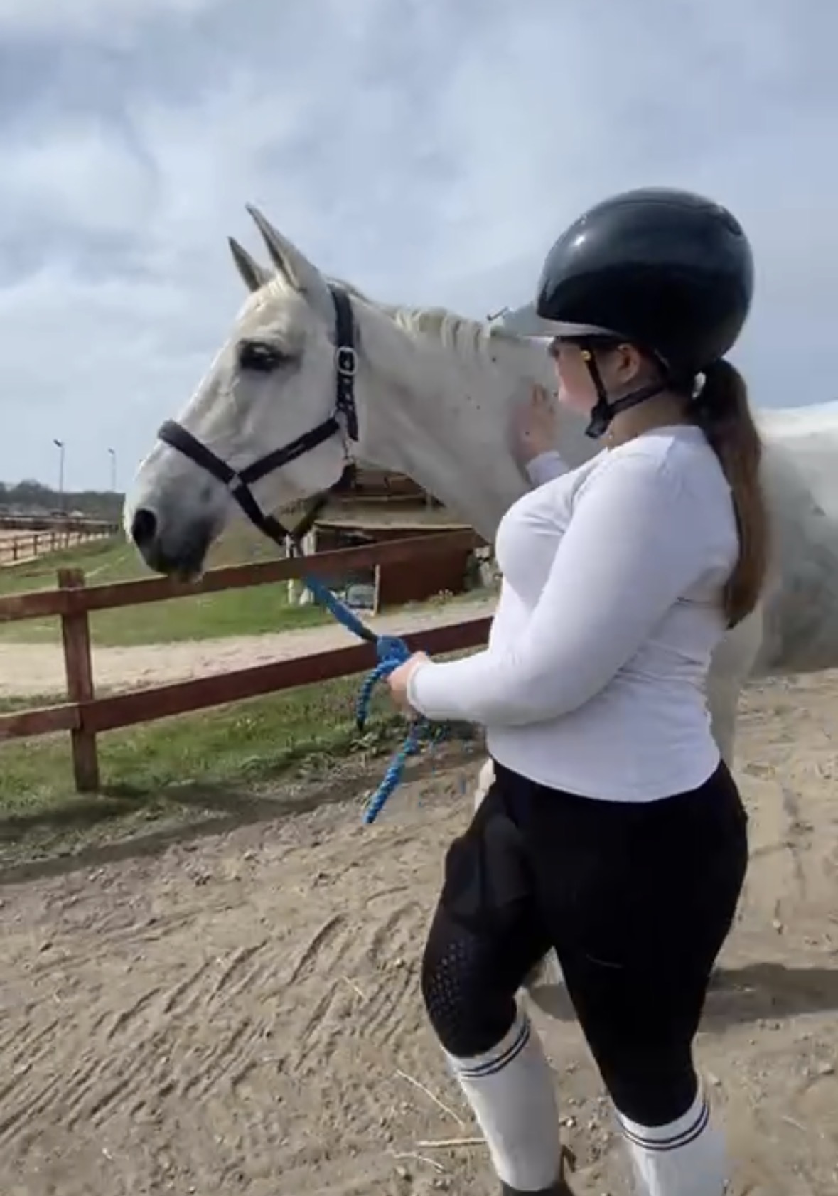 hej! söker medryttarhäst till mej själv!